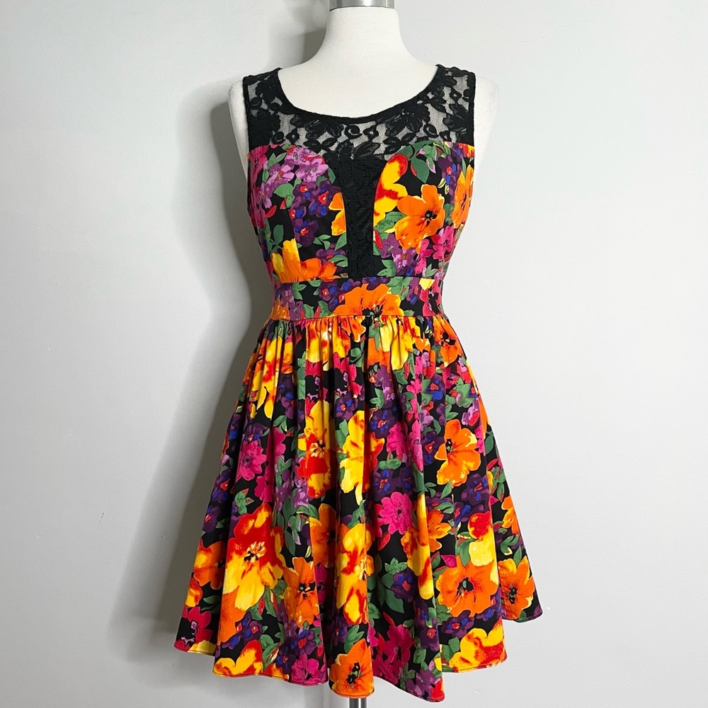 NIKIBIKI Floral & Lace Sleeveless Dress